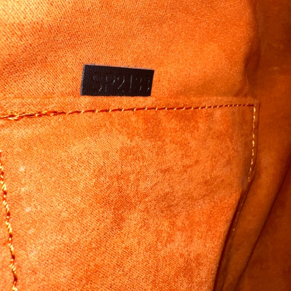 Louis Vuitton OnTheGo GM Tote Bag - Picture 8 of 9